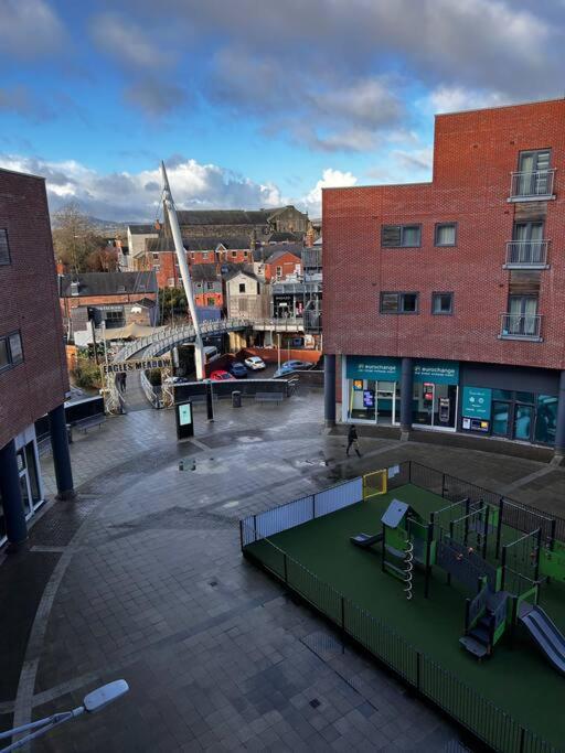 City Centre Apartment. Wrexham Exterior foto