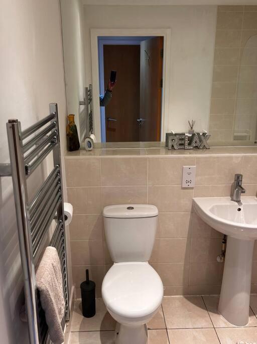 City Centre Apartment. Wrexham Exterior foto