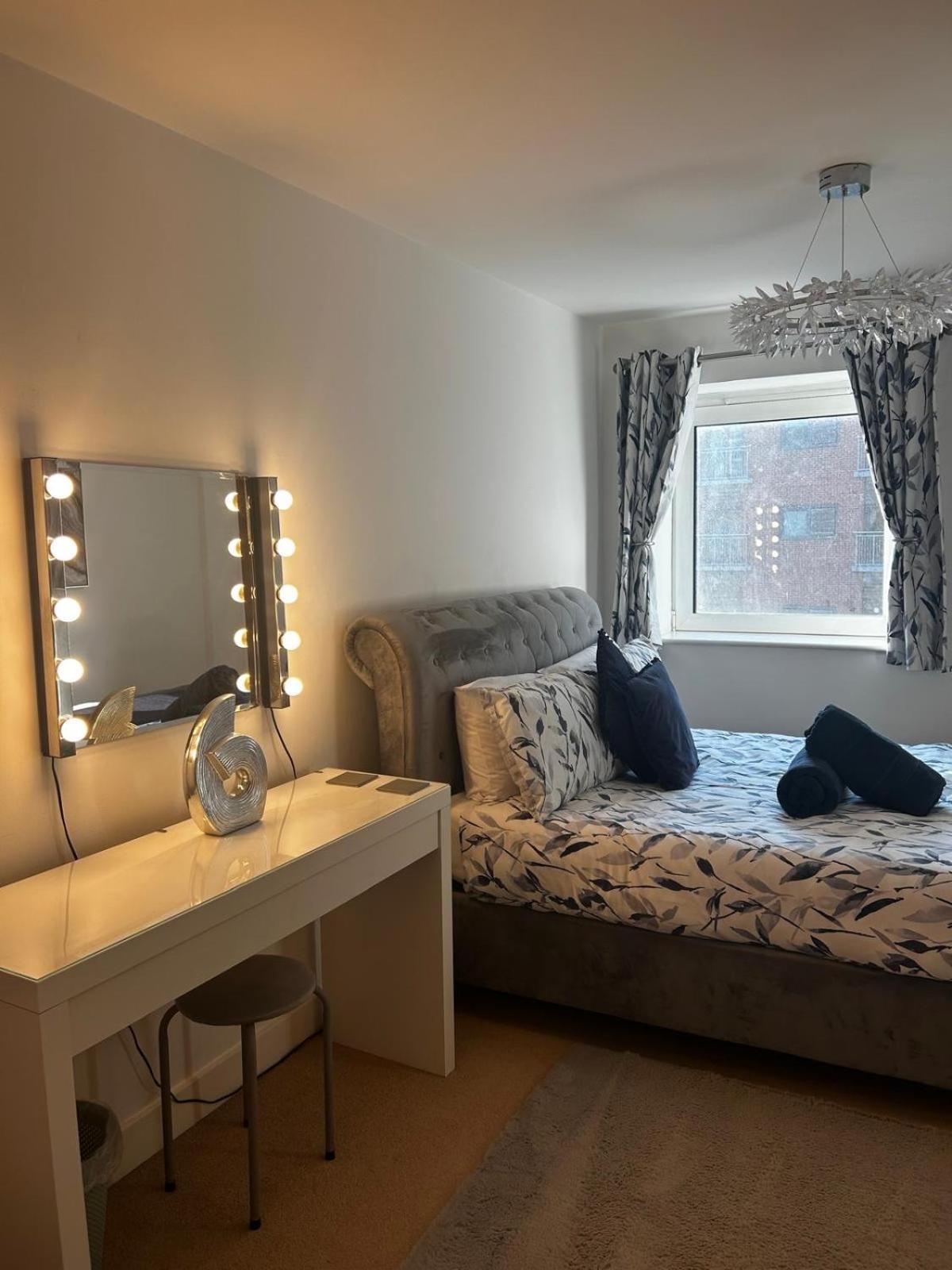 City Centre Apartment. Wrexham Exterior foto