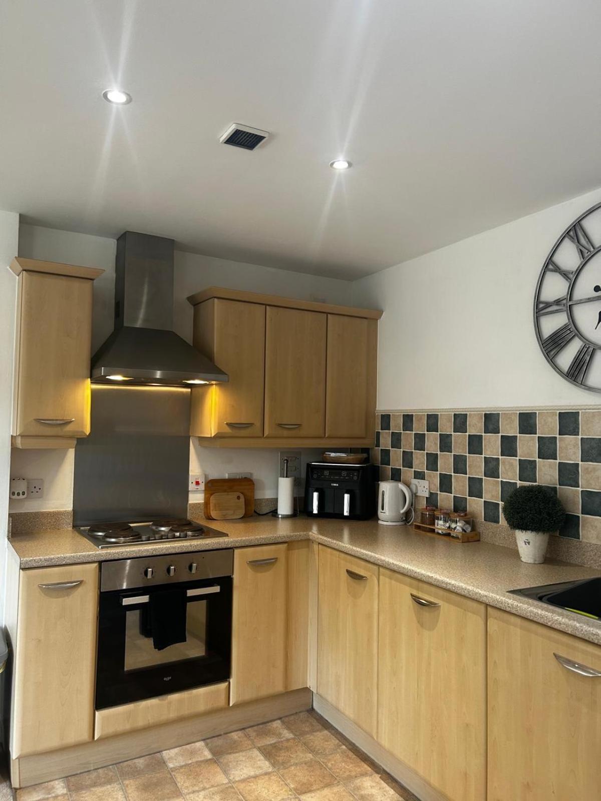 City Centre Apartment. Wrexham Exterior foto